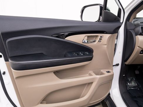 Used 2021 Honda Pilot Touring image 13