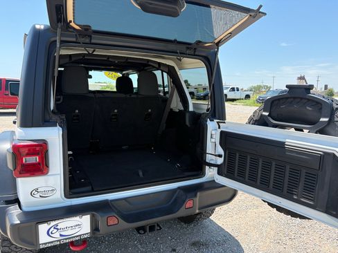 Used 2025 Jeep Wrangler Unlimited Rubicon AWD/4WD image 22