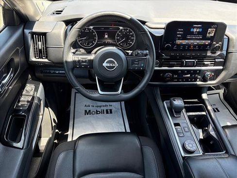 Used 2023 Nissan Pathfinder SL w/ SL Premium Package AWD/4WD image 6