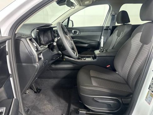 Used 2023 Kia Sorento LX AWD/4WD image 11
