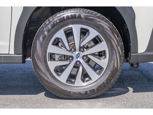 Used 2025 Subaru Outback Premium AWD/4WD image 9