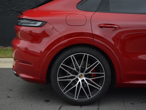 Certified 2025 Porsche Cayenne GTS AWD/4WD image 42