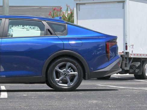 Used 2025 Kia K4 FWD image 6