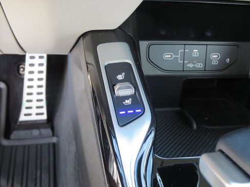 Used 2025 Kia Sorento SX image 25