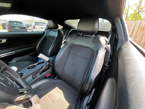 Used 2016 Ford Mustang Shelby GT350 w/ Technology Package image 29