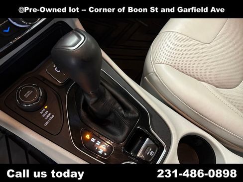 Used 2020 Jeep Cherokee Limited image 23