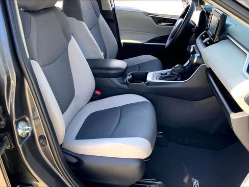 Used 2022 Toyota RAV4 XLE image 9