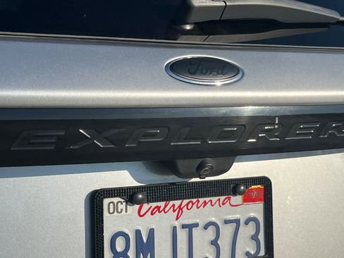 Used 2020 Ford Explorer XLT image 7