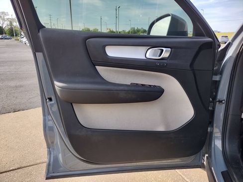 Used 2020 Volvo XC40 T4 Momentum FWD image 30