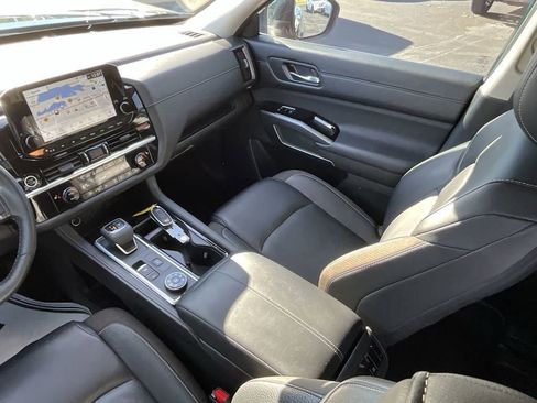 Certified 2024 Nissan Pathfinder SL w/ Lighting Package (N92) image 51