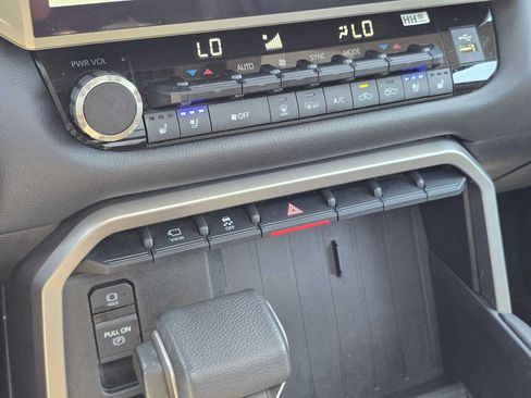 Used 2024 Toyota Tundra Limited AWD/4WD image 29