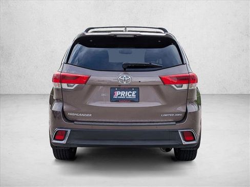 Used 2017 Toyota Highlander Limited image 7