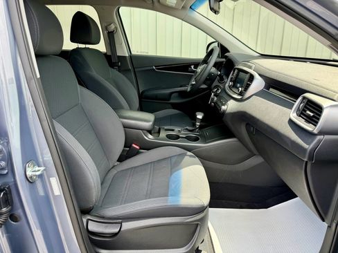 Used 2020 Kia Sorento LX AWD/4WD image 32