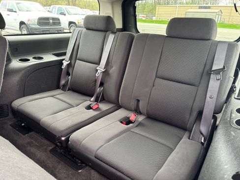 Used 2010 Chevrolet Suburban LS RWD image 12