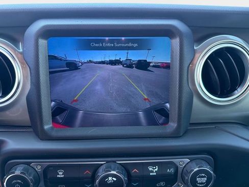 Used 2023 Jeep Gladiator Overland image 23