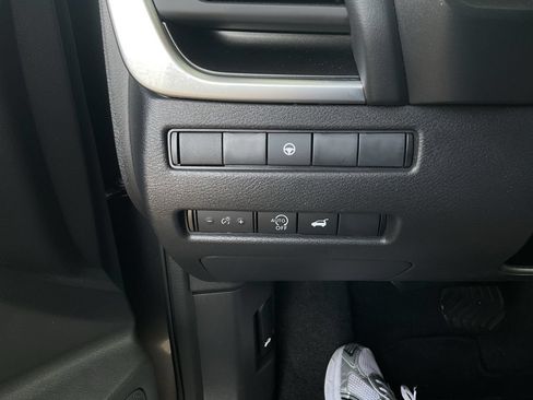 Used 2025 Nissan Rogue SV FWD image 20