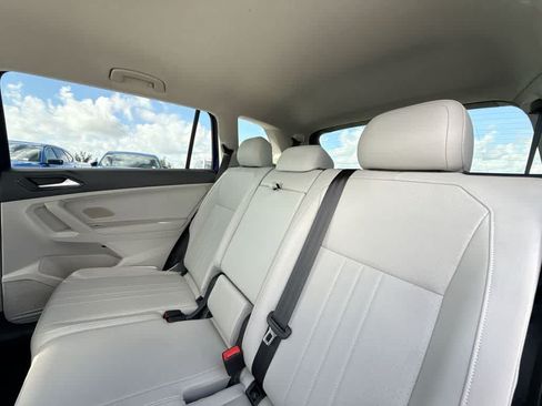 Certified 2023 Volkswagen Tiguan SE FWD image 22