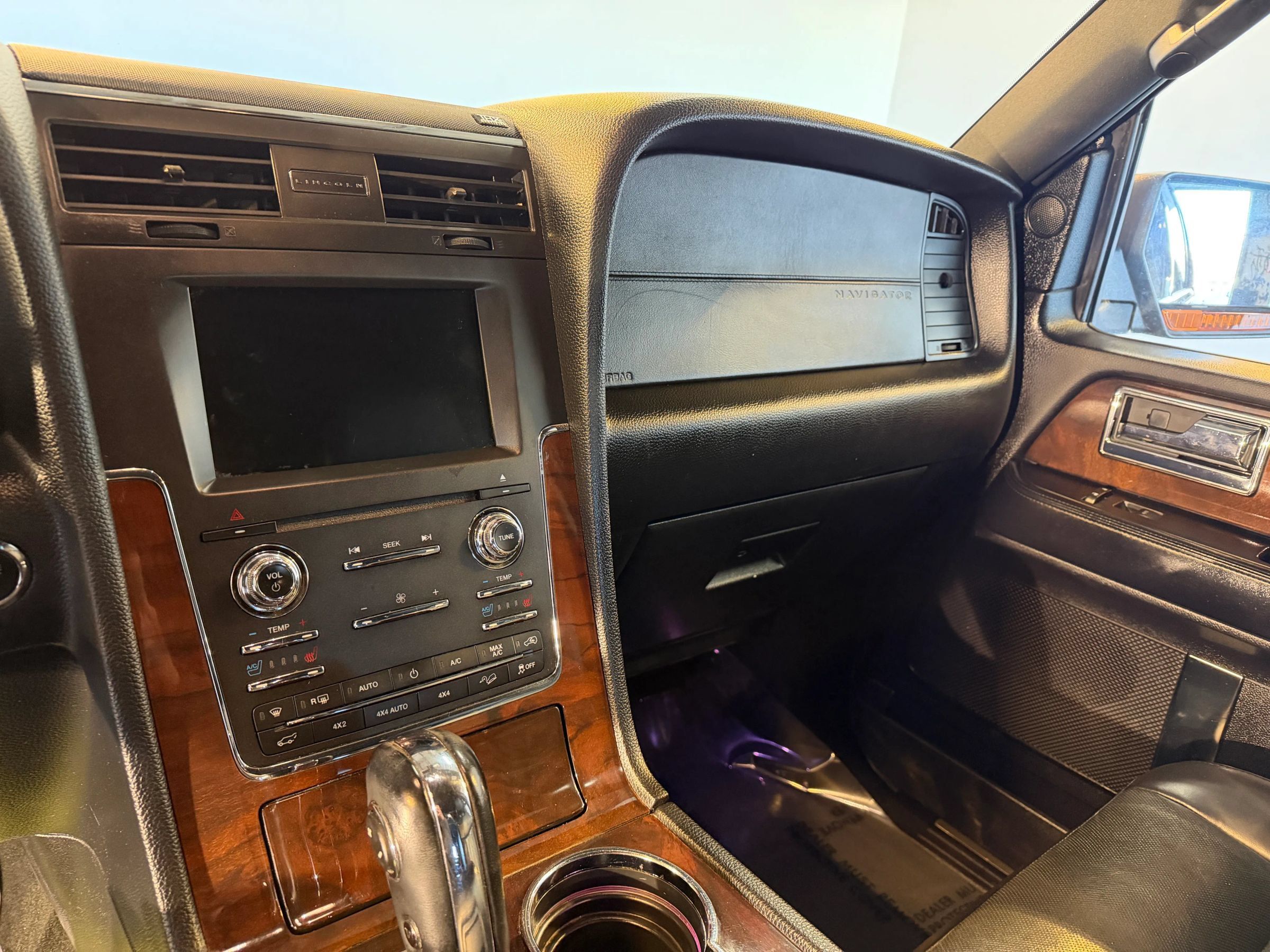 Used 2017 Lincoln Navigator L Select AWD/4WD image 17