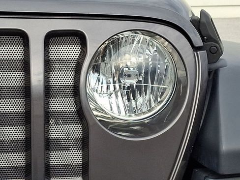 Used 2018 Jeep Wrangler Unlimited Sport S image 12