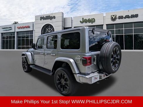 Used 2021 Jeep Wrangler Unlimited Sahara AWD/4WD image 5