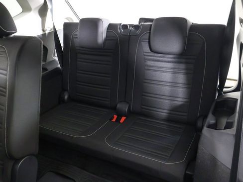 Used 2023 Volkswagen Tiguan S image 33