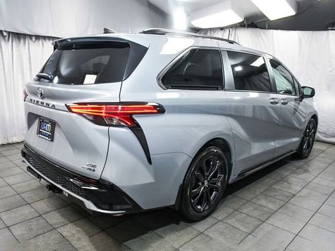 Used 2024 Toyota Sienna XSE FWD image 6