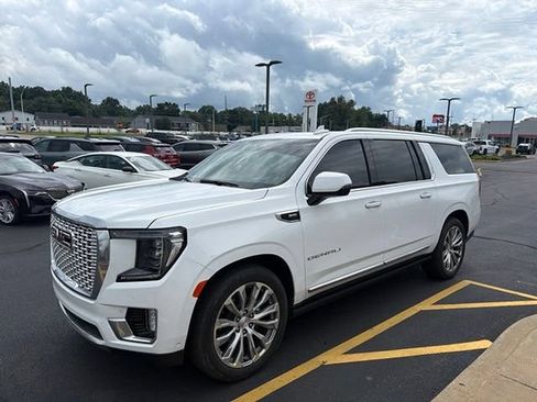 Used 2023 GMC Yukon XL Denali w/ Denali Reserve Package AWD/4WD image 2