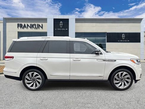 Certified 2023 Lincoln Navigator Reserve AWD/4WD image 8
