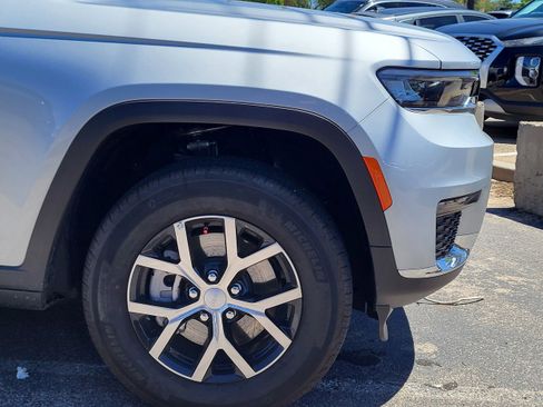 Used 2025 Jeep Grand Cherokee L Limited AWD/4WD image 16