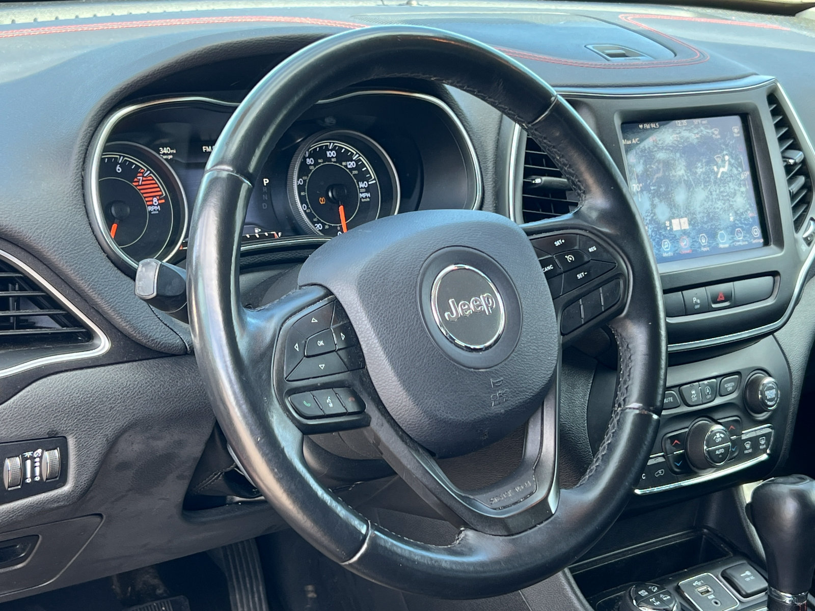 Used 2019 Jeep Cherokee Trailhawk AWD/4WD image 2