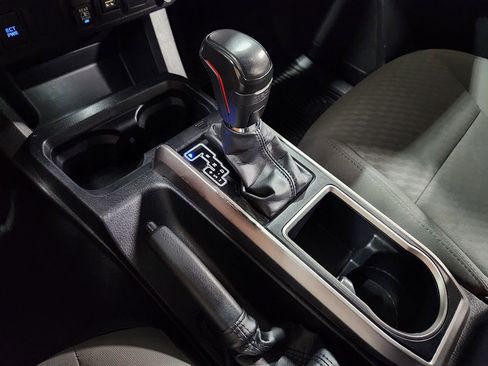 Used 2022 Toyota Tacoma SR5 RWD image 40