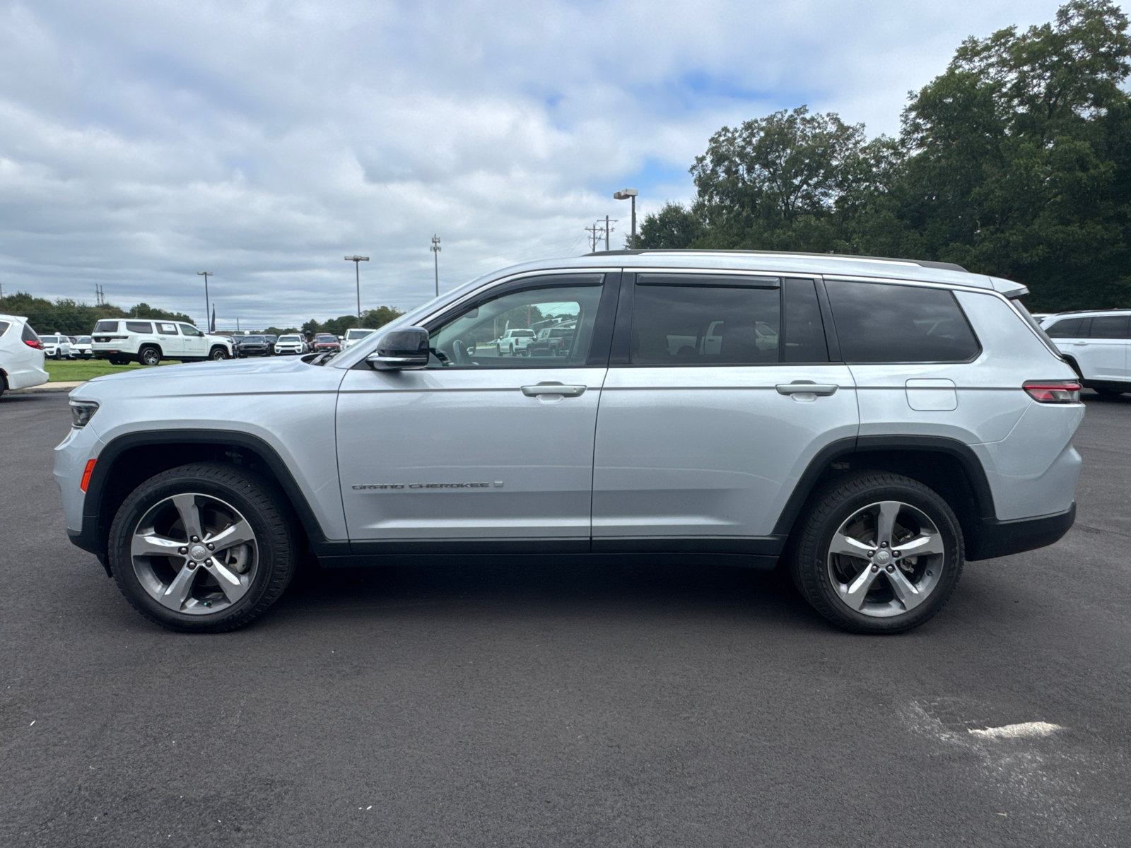 Used 2022 Jeep Grand Cherokee L Limited AWD/4WD image 8