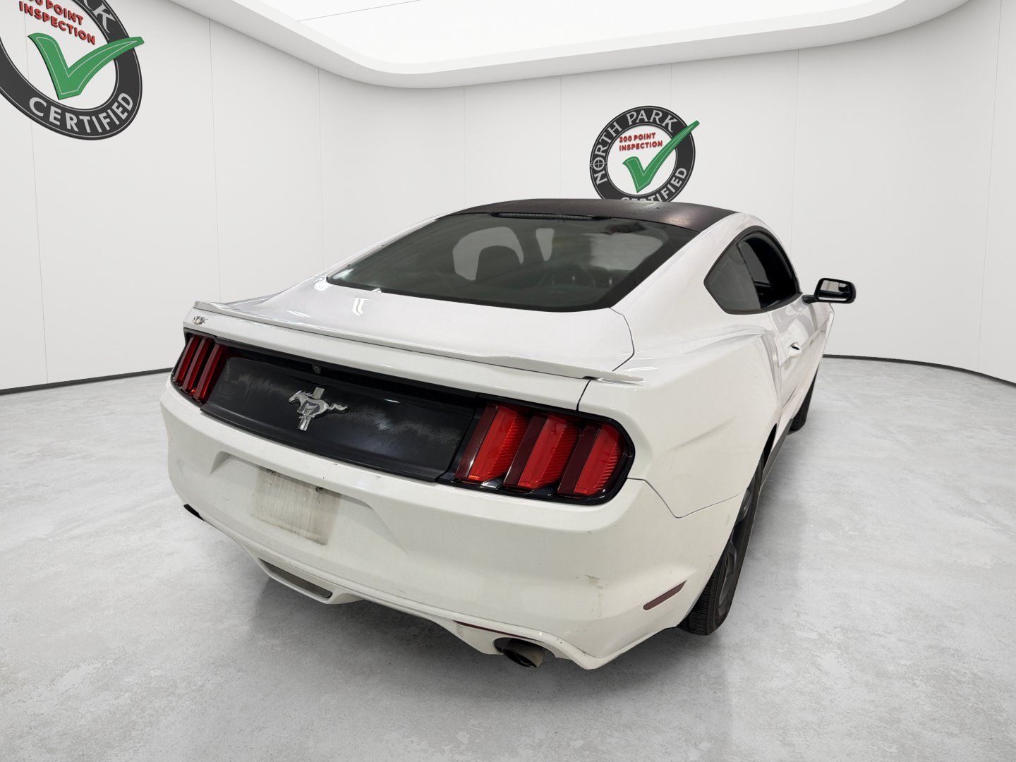 Used 2015 Ford Mustang Coupe RWD image 5
