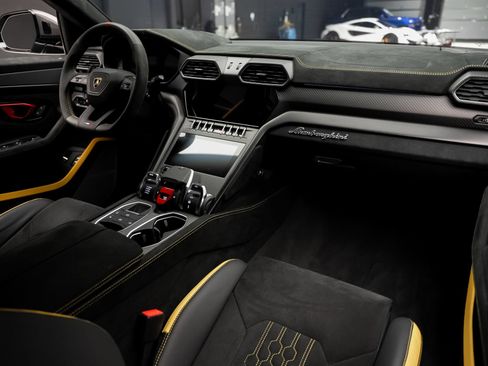 Used 2024 Lamborghini Urus Performante AWD/4WD image 65