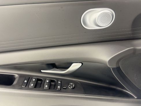 Used 2024 Hyundai Elantra SEL image 20