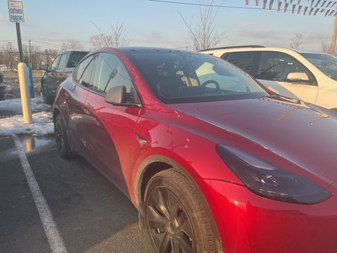 Used 2024 Tesla Model Y Long Range image 2