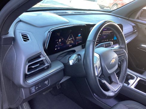 Used 2024 Chevrolet Traverse LT FWD image 9