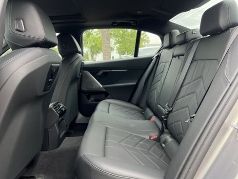 Used 2025 BMW 530i RWD image 31