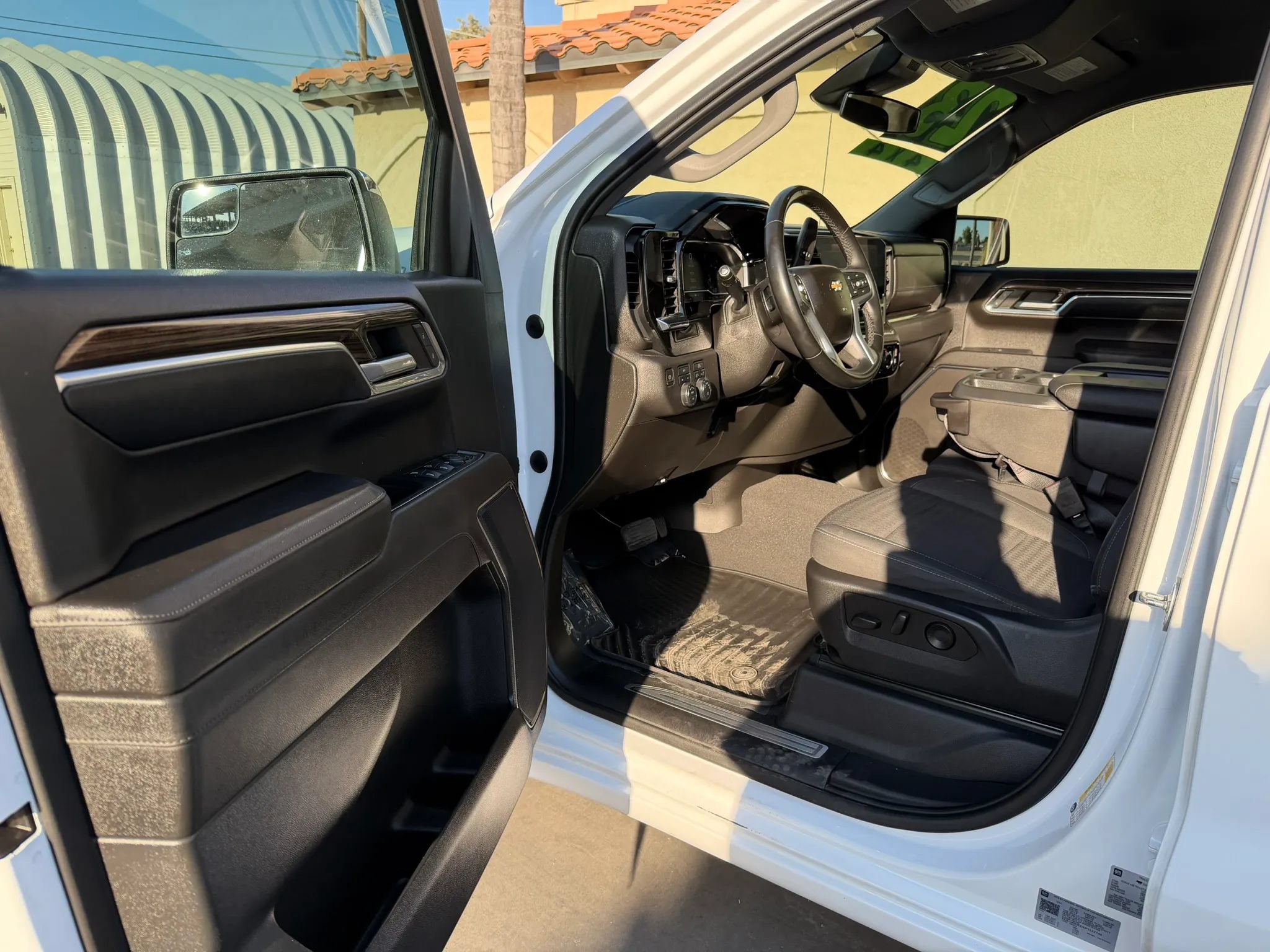 Used 2023 Chevrolet Silverado 1500 LT AWD/4WD image 16