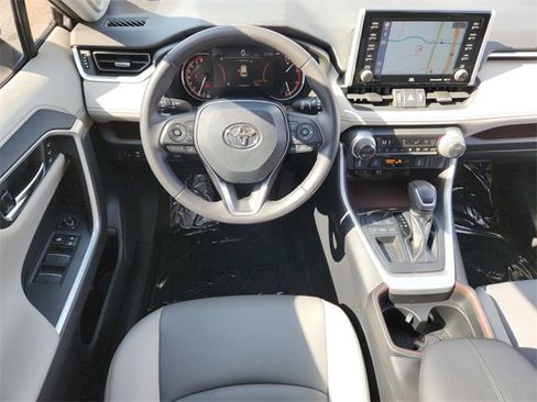 Used 2019 Toyota RAV4 Limited image 11