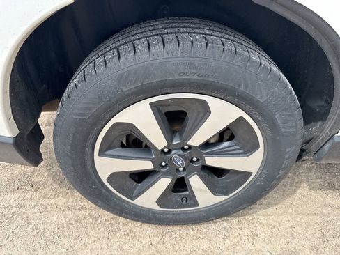 Used 2018 Subaru Forester 2.5i Premium AWD/4WD image 8