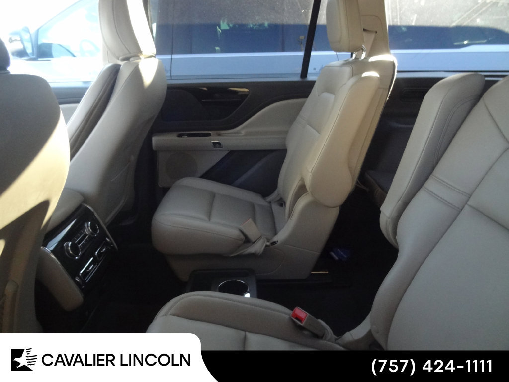 Used 2023 Lincoln Aviator AWD w/ Premium Package image 7
