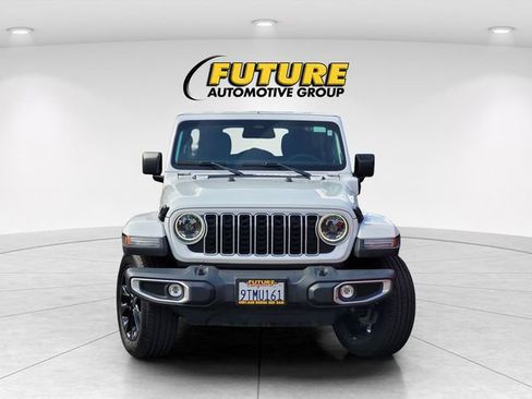 Used 2025 Jeep Wrangler Unlimited Sahara AWD/4WD image 4