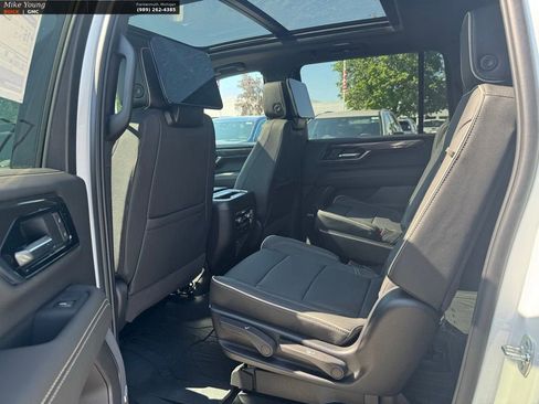 New 2026 GMC Yukon XL Elevation w/ Elevation Premium Package AWD/4WD image 13
