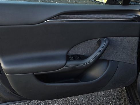 Used 2022 Tesla Model S image 10