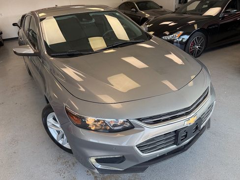 Used 2018 Chevrolet Malibu LT w/ Driver Confidence Package FWD image 9