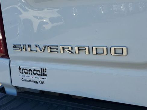 Used 2022 Chevrolet Silverado 2500 Custom w/ Custom Value Package image 12