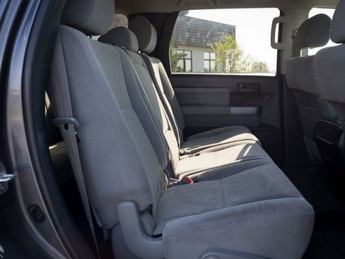 Used 2017 Toyota Sequoia SR5 AWD/4WD image 27