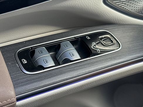 Certified 2023 Mercedes-Benz EQS 580 4MATIC SUV image 12