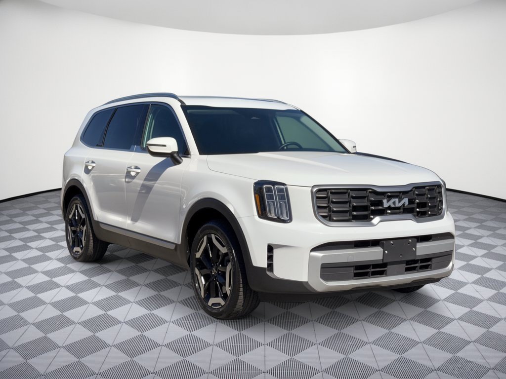 Used 2025 Kia Telluride S FWD image 7